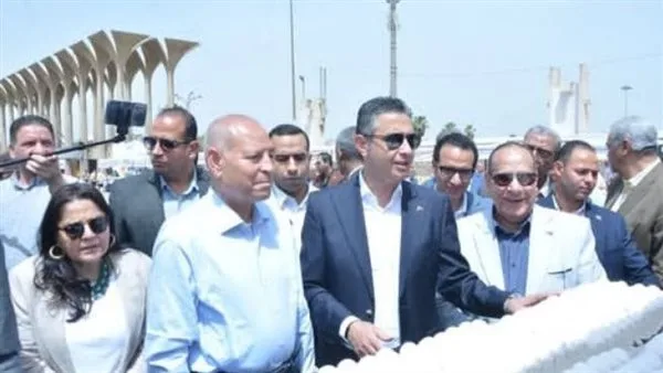وزير التموين ومحافظ القاهرة ي inaugurate سوق اليوم الواحد في مدينة نصر. وزير التموين ومحافظ القاهرة ي inaugurate سوق اليوم الواحد في مدينة نصر.