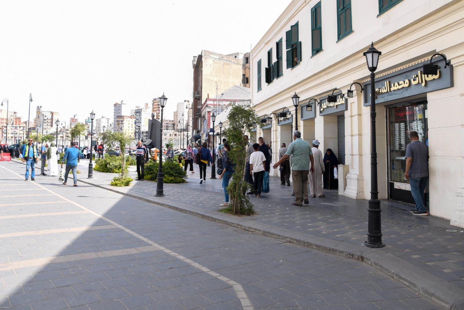 محافظ الإسكندرية وسفيرة الاتحاد الأوروبي يتفقدان مشروع إحياء شارع النبي دانيال التراثي