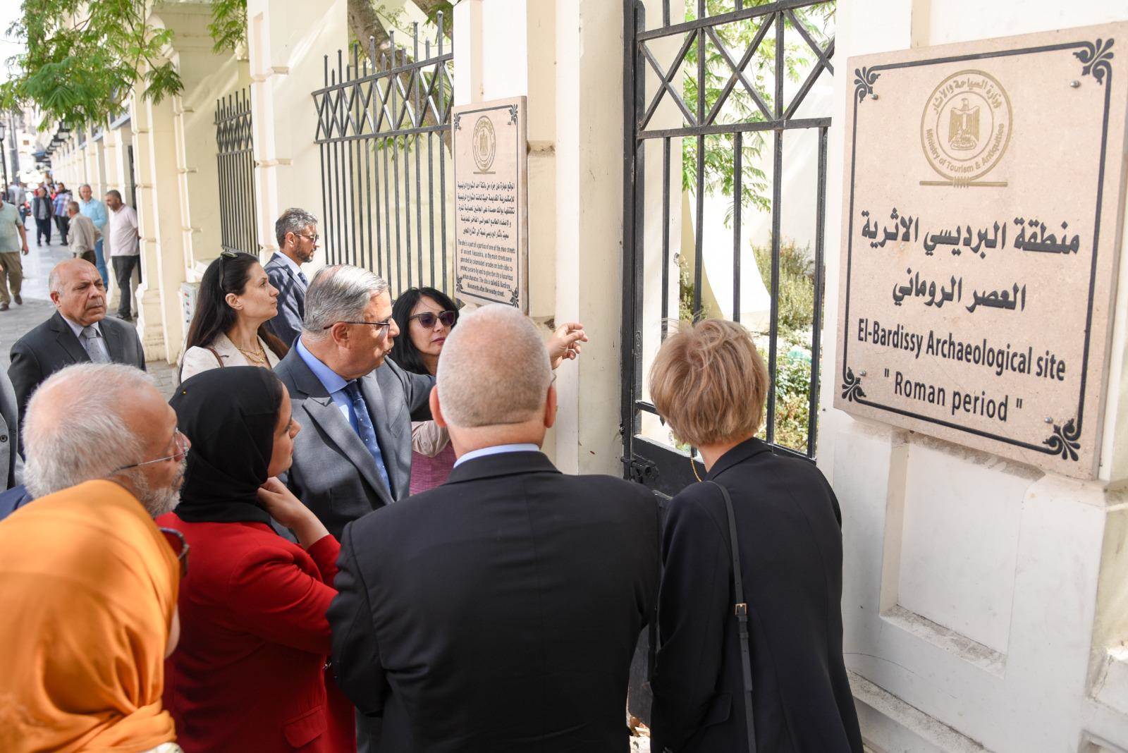 محافظ الإسكندرية وسفيرة الاتحاد الأوروبي يتفقدان مشروع إحياء شارع النبي دانيال التراثي