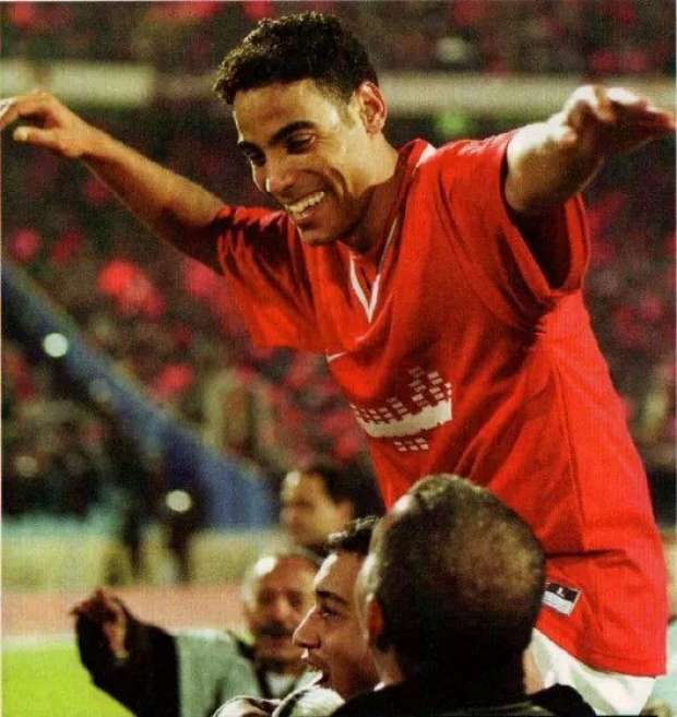 خالد بيبو محمولًا على الأعناق بعد رباعيته في شباك الزمالك