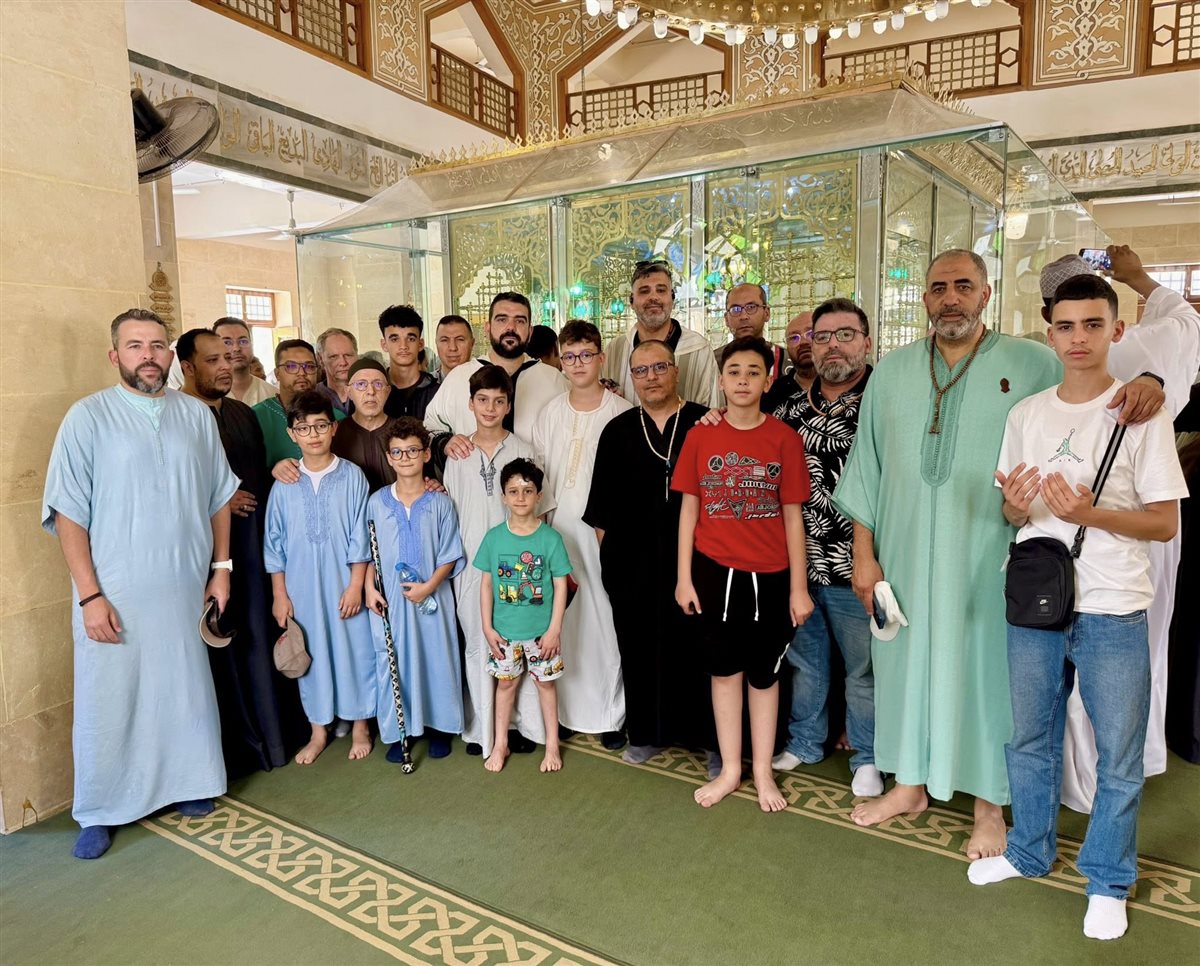 وفد صوفى مغربى يزور ضريح القطب أبوالحسن الشاذلى فى البحر الأحمر