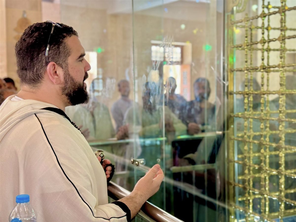وفد صوفى مغربى يزور ضريح القطب أبوالحسن الشاذلى فى البحر الأحمر
