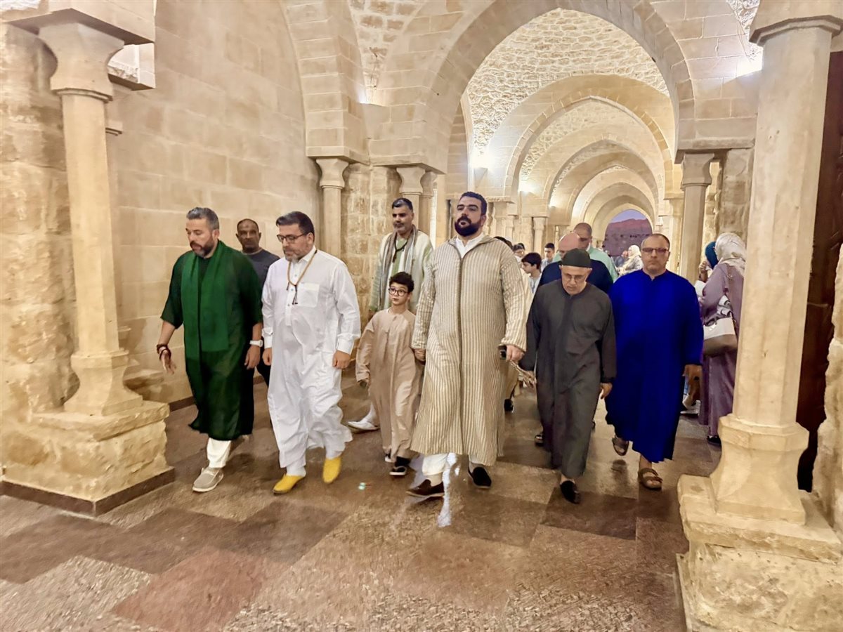 وفد صوفى مغربى يزور ضريح القطب أبوالحسن الشاذلى فى البحر الأحمر