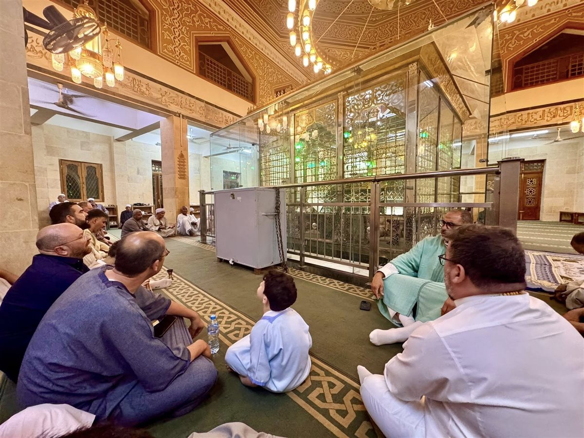 وفد صوفى مغربى يزور ضريح ابوالحسن الشاذلى