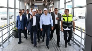رئيس الوزراء يزور المرحلة الأولى من التشغيل التجريبي لمشروع الأتوبيس الترددي لمراقبة استعداداته لخدمة المواطنين.