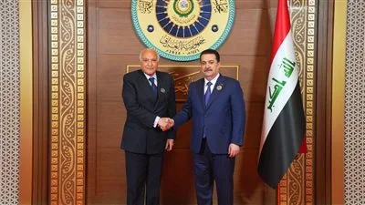 رئيس وزراء العراق يطالب بتعزيز التضامن العربي لمواجهة التحديات الإقليمية.
