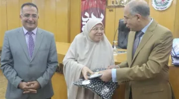 محافظ المنيا يحتفل مع حجاج الجمعيات الأهلية قبل توجههم إلى الأراضي المقدسة.