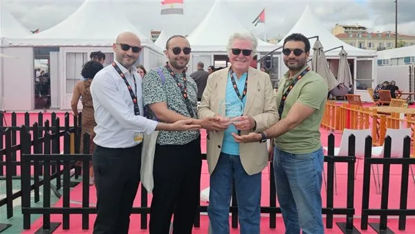 جناح مهرجان القاهرة يحصل على جائزة أفضل جناح في مهرجان كان السينمائي.