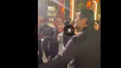 عصام الحضري يجذب الأنظار في حفل زفاف ابنة أحمد سليمان.. ورقصة مشتركة مع أحمد حسن (فيديو) عصام الحضري يجذب الأنظار في حفل زفاف ابنة أحمد سليمان.. ورقصة مشتركة مع أحمد حسن (فيديو)