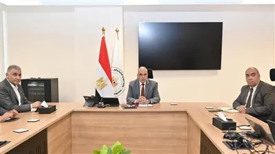 وزير الري يراقب تقدم تسهيل إصدار تراخيص المياه الجوفية وزير الري يراقب تقدم تسهيل إصدار تراخيص المياه الجوفية