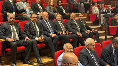 مجلس الشيوخ يرحب بوفد من ائتلاف الأحزاب المصرية مجلس الشيوخ يرحب بوفد من ائتلاف الأحزاب المصرية