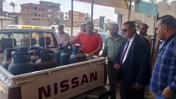 وزارة التموين تكتشف مخزنًا غير قانوني لتعبئة أسطوانات الغاز في دمياط وزارة التموين تكتشف مخزنًا غير قانوني لتعبئة أسطوانات الغاز في دمياط