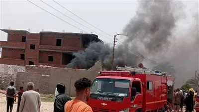 إخماد حريق كبير اندلع في محطة وقود عطف حيدر بالعدوة في المنيا إخماد حريق كبير اندلع في محطة وقود عطف حيدر بالعدوة في المنيا