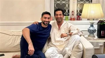 بالصور.. الإعلامي أنس بوخش يصل إلى القاهرة ويزور عمرو سعد في بيته