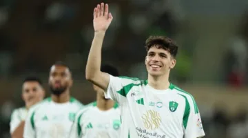 أتلتيكو مدريد ونيوكاسل يسعيان للتعاقد مع نجم الأهلي السعودي