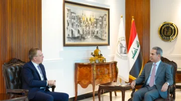 زيدان والدبلوماسي الفرنسي يجتمعان لمناقشة عدة قضايا
