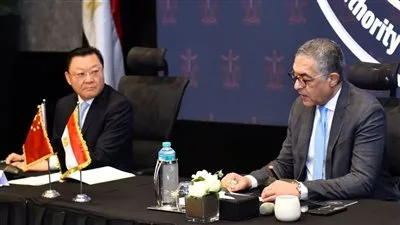 تجاوزت الاستثمارات الصينية في مصر 8 مليارات دولار مع وجود نحو 2800 شركة صينية تعمل في البلاد. تجاوزت الاستثمارات الصينية في مصر 8 مليارات دولار مع وجود نحو 2800 شركة صينية تعمل في البلاد.