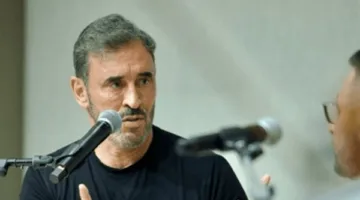 كاظم الساهر يتألق بإطلالة جديدة خلال بروفات دبي ويثير حماس السوشيال ميديا (صور)