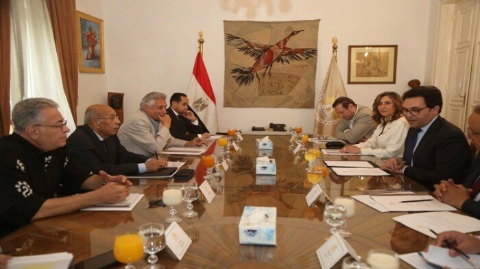 وزير الثقافة يجتمع بلجنة اختيار الرئيس الجديد لأكاديمية الفنون