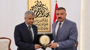 وزير الداخلية يباشر مناقشة التدابير الخاصة بتنظيم مؤتمر الدفاع المدني والأحوال المدنية في العراق.