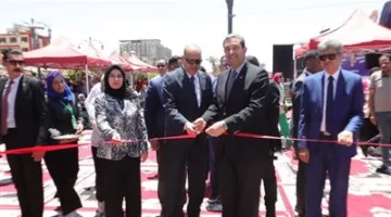 وزير العمل ومحافظ دمياط يطلقان ملتقى توظيف يوفر 1100 فرصة عمل للشباب و25 عقدًا للأشخاص ذوي الاحتياجات الخاصة.