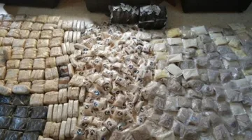 ضبط تجار في المنيا بحوزتهم 170 كيلو من الآيس والحشيش و9 أسلحة نارية