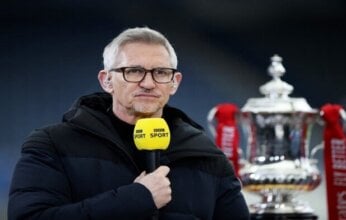 «بي بي سي» تجبر مقدم البرامج الشهير جاري لينكر على الاستقالة لإدانته جرائم الاحتلال