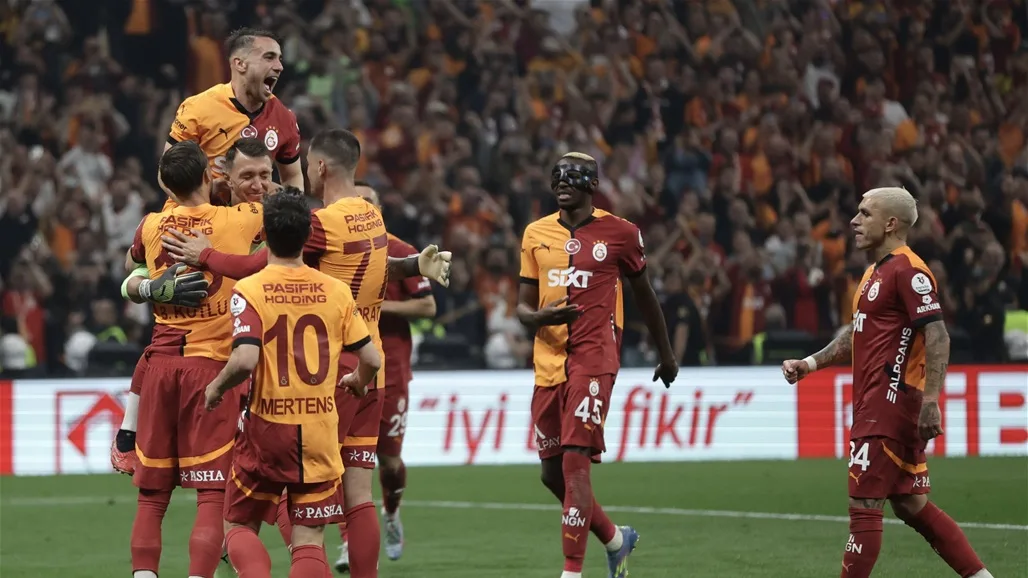 برلين: شغب من مشجعي غالطة سراي يؤدي إلى إصابة 33 شرطيًا برلين: شغب من مشجعي غالطة سراي يؤدي إلى إصابة 33 شرطيًا