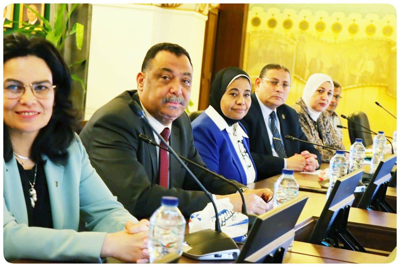 مجلس شؤون التعليم والطلاب بجامعة الإسكندرية يشيد بانتظام امتحانات الفصل الدراسي الثاني
