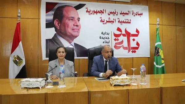 محافظ المنيا: نحن نشجع جميع البرامج والمبادرات الاجتماعية والاقتصادية لتعزيز الفرص المتاحة للشباب. محافظ المنيا: نحن نشجع جميع البرامج والمبادرات الاجتماعية والاقتصادية لتعزيز الفرص المتاحة للشباب.