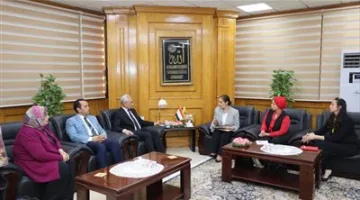 رئيس جامعة المنيا يلتقي السفيرة نائلة جبر، رئيسة لجنة مكافحة الهجرة غير الشرعية بمجلس الوزراء