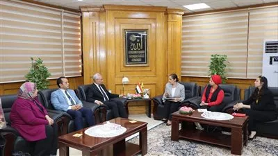 رئيس جامعة المنيا يلتقي السفيرة نائلة جبر، رئيسة لجنة مكافحة الهجرة غير الشرعية بمجلس الوزراء
