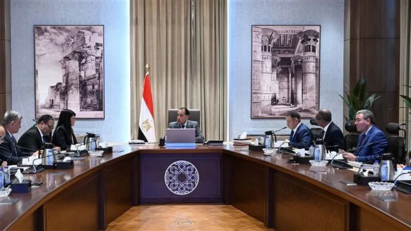 رئيس الوزراء يراقب جهود تأمين مياه الشرب للمواطنين في مناطق محددة من محافظة البحر الأحمر رئيس الوزراء يراقب جهود تأمين مياه الشرب للمواطنين في مناطق محددة من محافظة البحر الأحمر