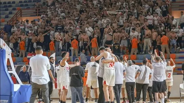 زمالك السلة يتغلب على الأهلي في منافسات الأفضل من خمسة، ومواجهة حاسمة غداً. زمالك السلة يتغلب على الأهلي في منافسات الأفضل من خمسة، ومواجهة حاسمة غداً.