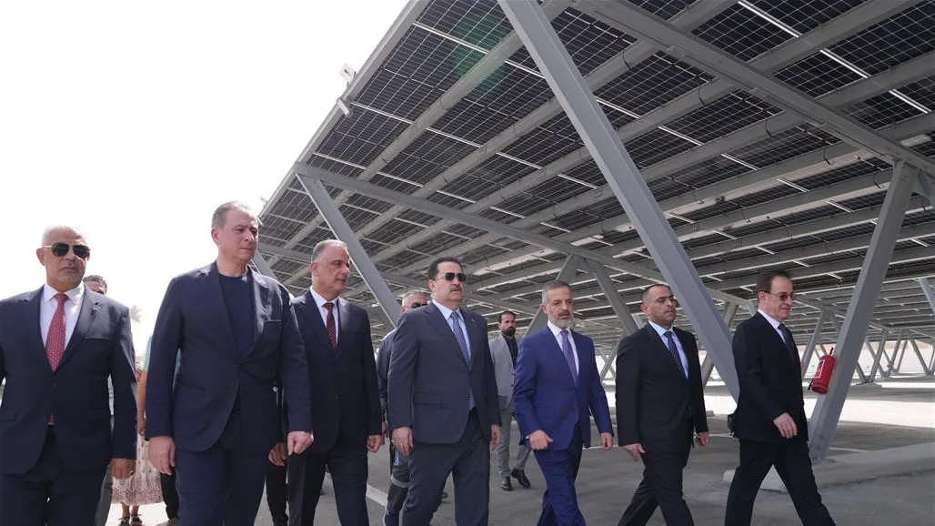 رئيس الوزراء يدشّن محطة الطاقة الشمسية الجديدة في القصر الحكومي بقدرة 2 ميغاواط رئيس الوزراء يدشّن محطة الطاقة الشمسية الجديدة في القصر الحكومي بقدرة 2 ميغاواط