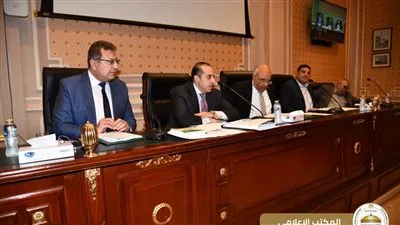 الوزير محمود فوزي: مشروع القانون يبرز التزام الحكومة بتوفير خدمات مياه الشرب والصرف الصحي مع إمكانية مشاركة القطاع الخاص. الوزير محمود فوزي: مشروع القانون يبرز التزام الحكومة بتوفير خدمات مياه الشرب والصرف الصحي مع إمكانية مشاركة القطاع الخاص.