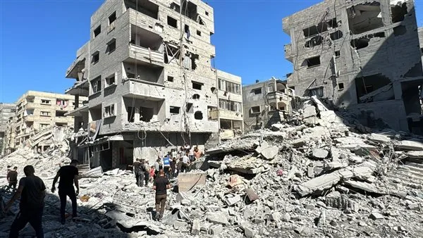 غارات جوية إسرائيلية على غزة تؤدي إلى مقتل 60 فلسطينيًا على الأقل. غارات جوية إسرائيلية على غزة تؤدي إلى مقتل 60 فلسطينيًا على الأقل.