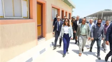 وزيرة التنمية المحلية تتابع مشروعات الأسواق والمواقف وتحث على سرعة تشغيل مبادرة “حياة كريمة”