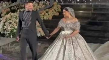 رجل يرتدي قميصاً شفافاً.. أولى لقطات حفل زفاف مسلم