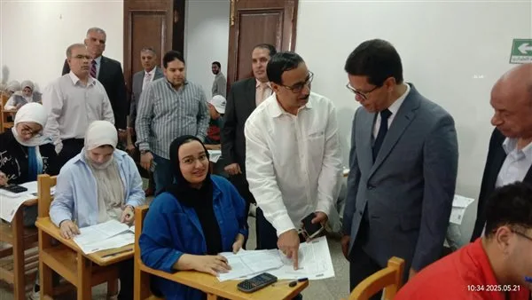 تفاصيل جولته: رئيس جامعة بنها يراقب امتحانات كليتي الآداب والتجارة تفاصيل جولته: رئيس جامعة بنها يراقب امتحانات كليتي الآداب والتجارة