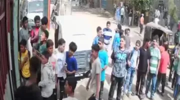 أهالي طالبات مدرسة إعدادية في الفيوم يعبّرون عن استيائهم من مضايقات الشباب لبناتهم في الخارج.