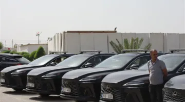 وزير الداخلية يزود دوريات الطريق السريع بسيارات لكزس 2025