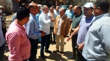 مساعد وزير الإسكان يقوم بزيارة تفقدية لمشكلات الصرف الصحي في سمالوط بالمنيا