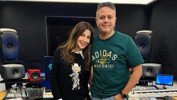 نانسي عجرم تتشارك مع المنتج محمد حامد في أغنيتين باللهجة المصرية. نانسي عجرم تتشارك مع المنتج محمد حامد في أغنيتين باللهجة المصرية.