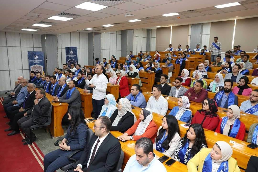 طلاب جامعة اللوتس