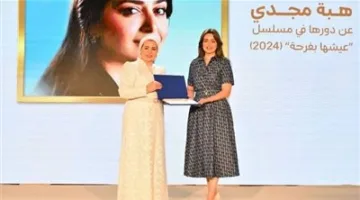أبرزهم طه دسوقي وهبة مجدي .. انتصار السيسي تكرم الفنانين الذين قدموا خدمات إنسانية.