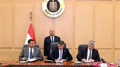 وزير الصناعة يحضر توقيع اتفاقية لإنجاز أعمال البنية التحتية لمشروع تجديد ترام الرمل وزير الصناعة يحضر توقيع اتفاقية لإنجاز أعمال البنية التحتية لمشروع تجديد ترام الرمل
