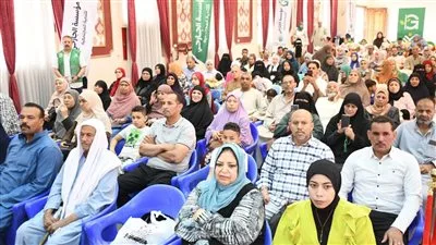 محافظ الفيوم يشارك في حفل وداع حجاج الجمعيات والمؤسسات الأهلية ويمنحهم الجوازات والتأشيرات واحتياجات السفر. محافظ الفيوم يشارك في حفل وداع حجاج الجمعيات والمؤسسات الأهلية ويمنحهم الجوازات والتأشيرات واحتياجات السفر.