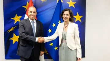 وزير الخارجية والهجرة يلتقي بالمسؤولة الأوروبية عن إدارة الأزمات