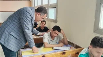 رئيس إدارة تعليم دمياط يزور لجان امتحانات النقل في الزرقا